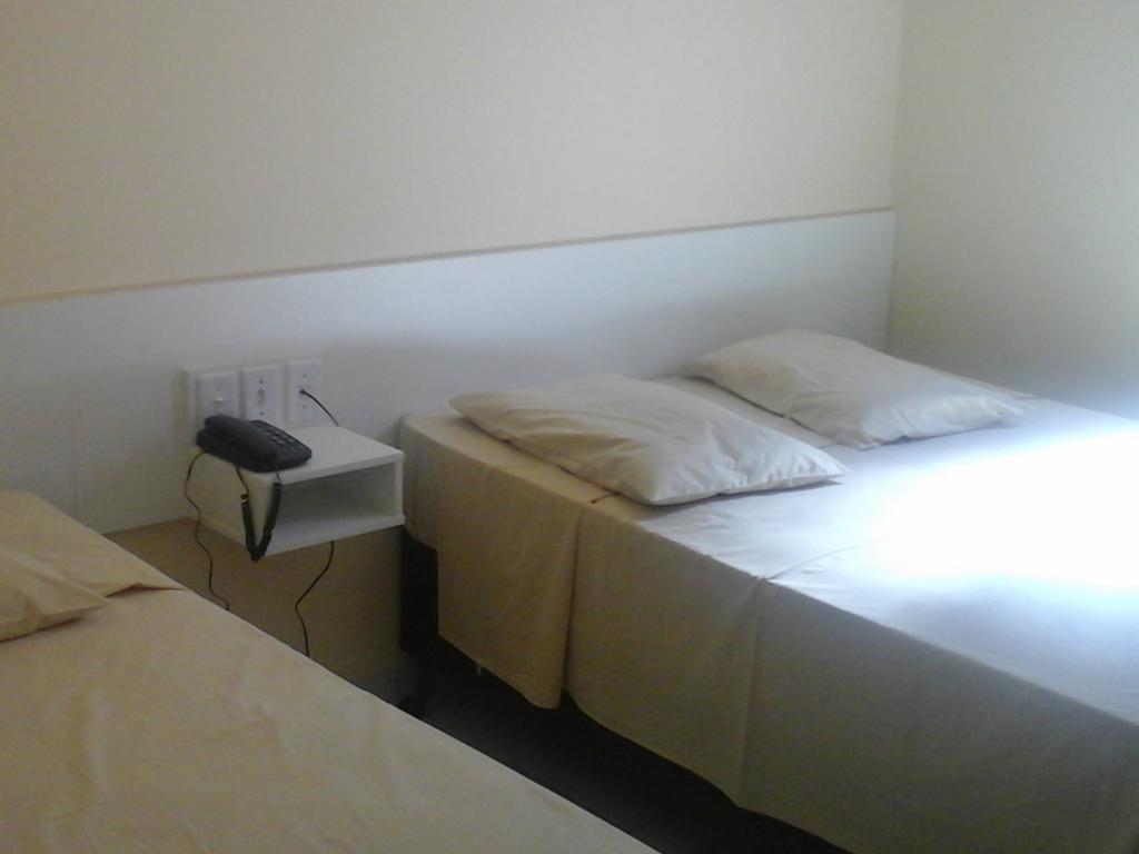 Hotel Paris กัมโปกรันเด ห้อง รูปภาพ